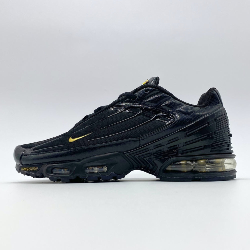 Air max plus preto e dourado hotsell