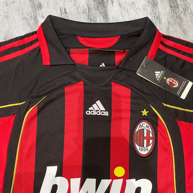 Camisa Milan Retrô (KAKÁ/22) - 2006/07 Vermelha e Preta  Adds