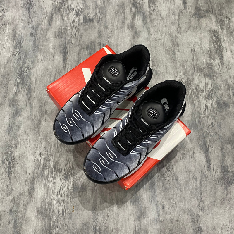 Tênis Nk Air Max Tn plus DEGRADE PRETO E CINZA