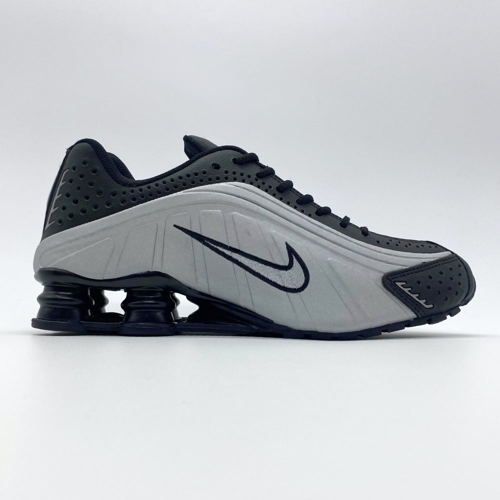 Tênis Nike Shox R4 - Preto e Prata