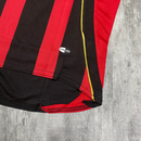 Camisa Milan Retrô (KAKÁ/22) - 2006/07 Vermelha e Preta  Adds