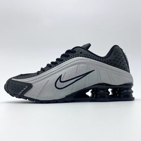 Tênis Nike Shox R4 - Preto e Prata