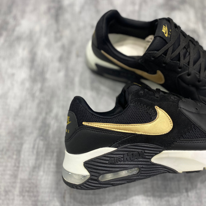 Tênis Nk Air Max Excee Preto e Dourado