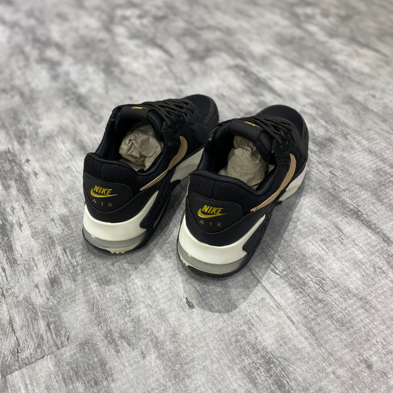 Tênis Nk Air Max Excee Preto e Dourado