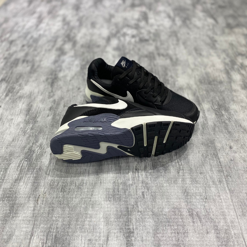 Tênis Nk Air Max Excee Preto e Branco