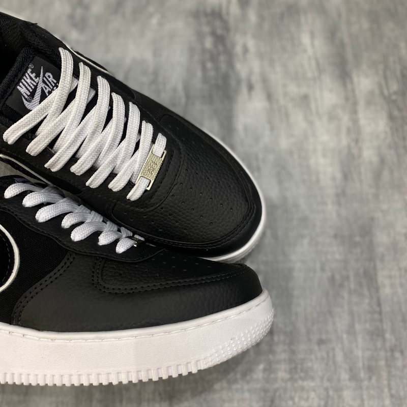 Tênis Nike Air 1 Force Preto e Branco