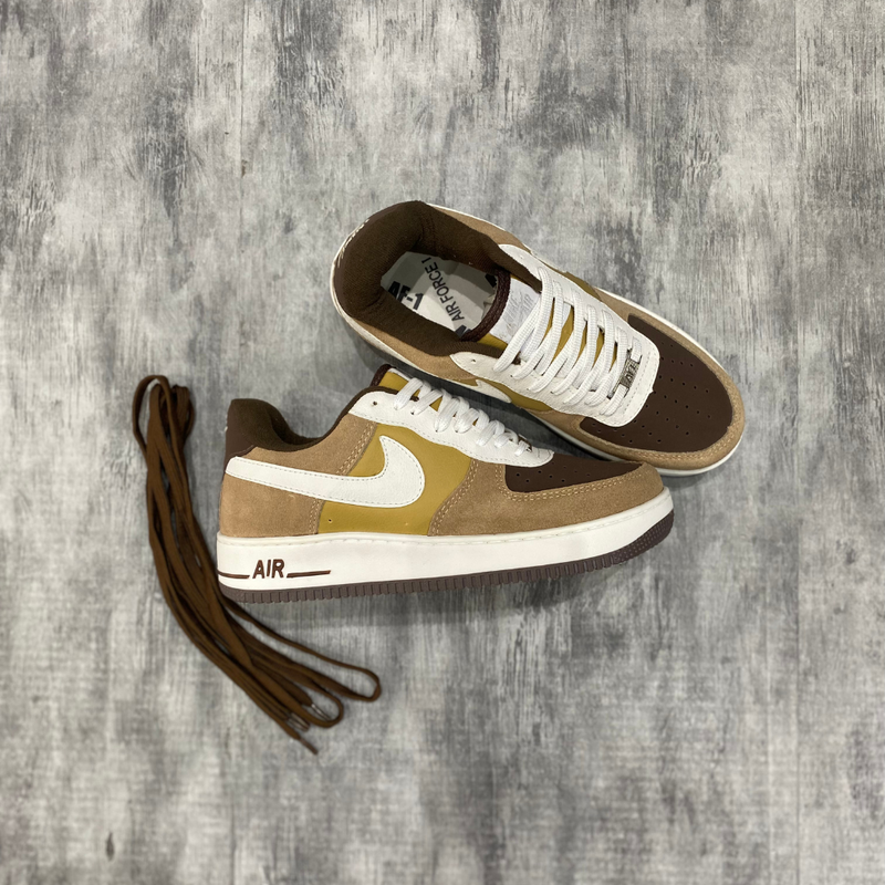 Tênis Nike Air Force 1 Marrom e Branco