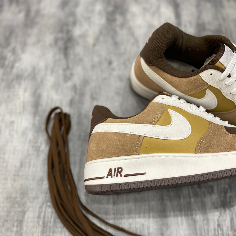 Tênis Nike Air Force 1 Marrom e Branco
