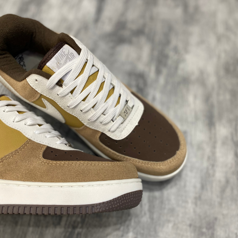 Tênis Nike Air Force 1 Marrom e Branco