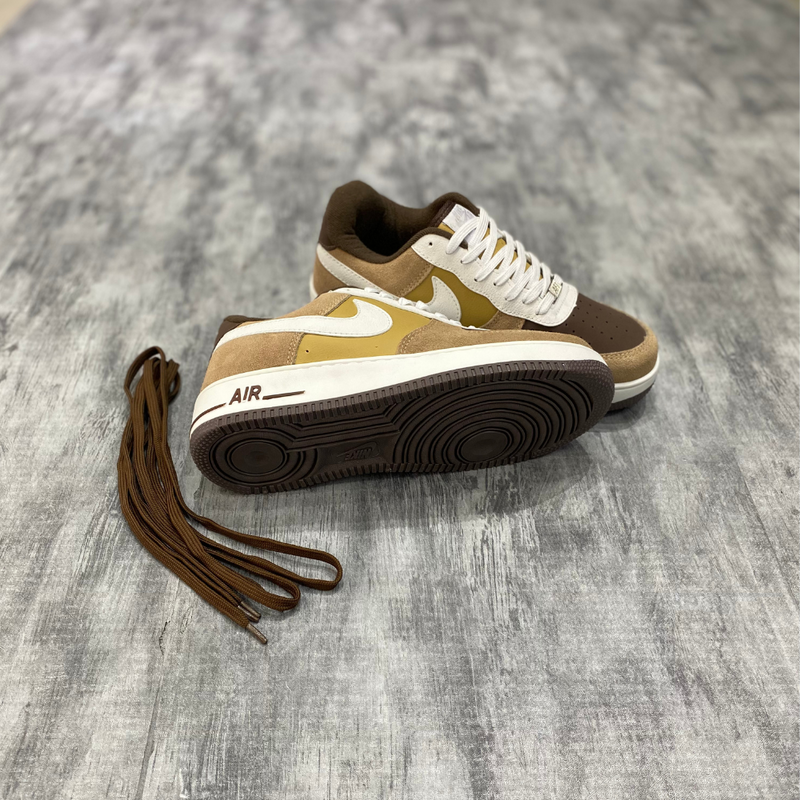 Tênis Nike Air Force 1 Marrom e Branco