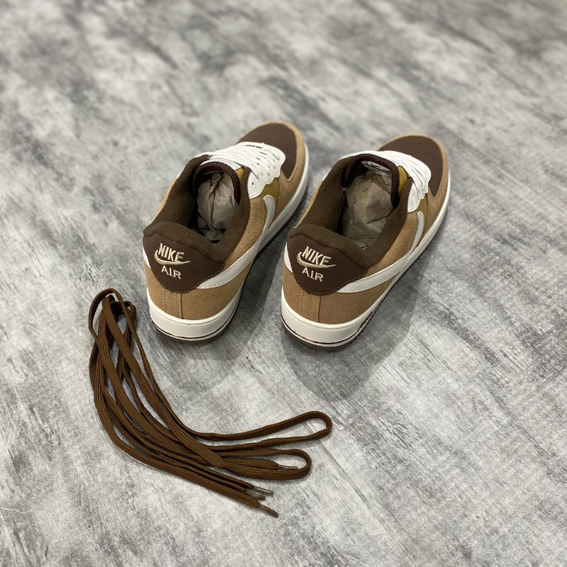Tênis Nike Air Force 1 Marrom e Branco