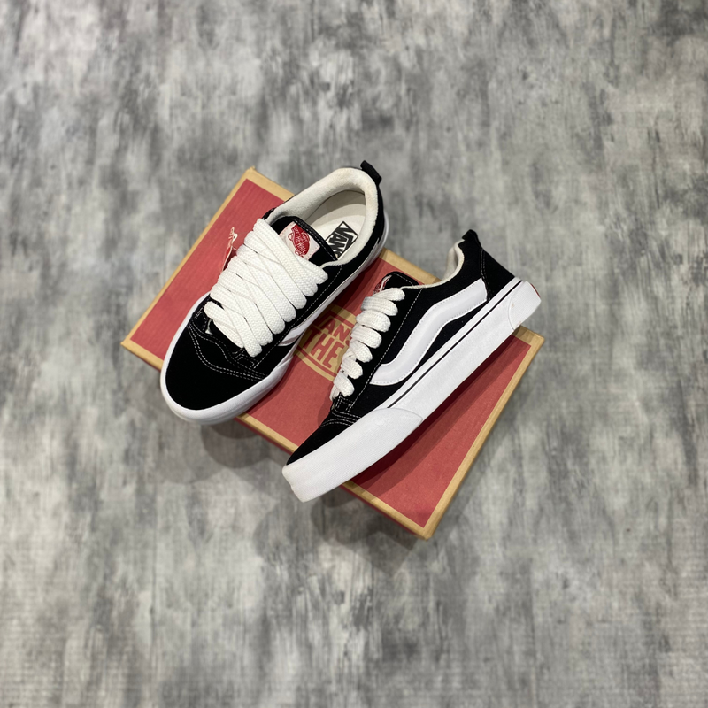 Tênis Vans Knu Skool  Preto e Branco