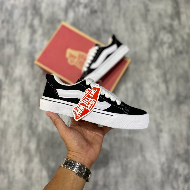 Tênis Vans Knu Skool  Preto e Branco