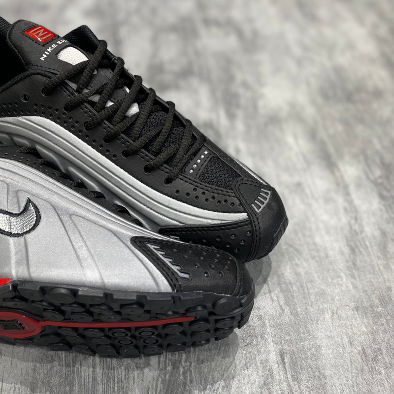 Tênis Nk Shox R4 Preto, Prata e Vermelho