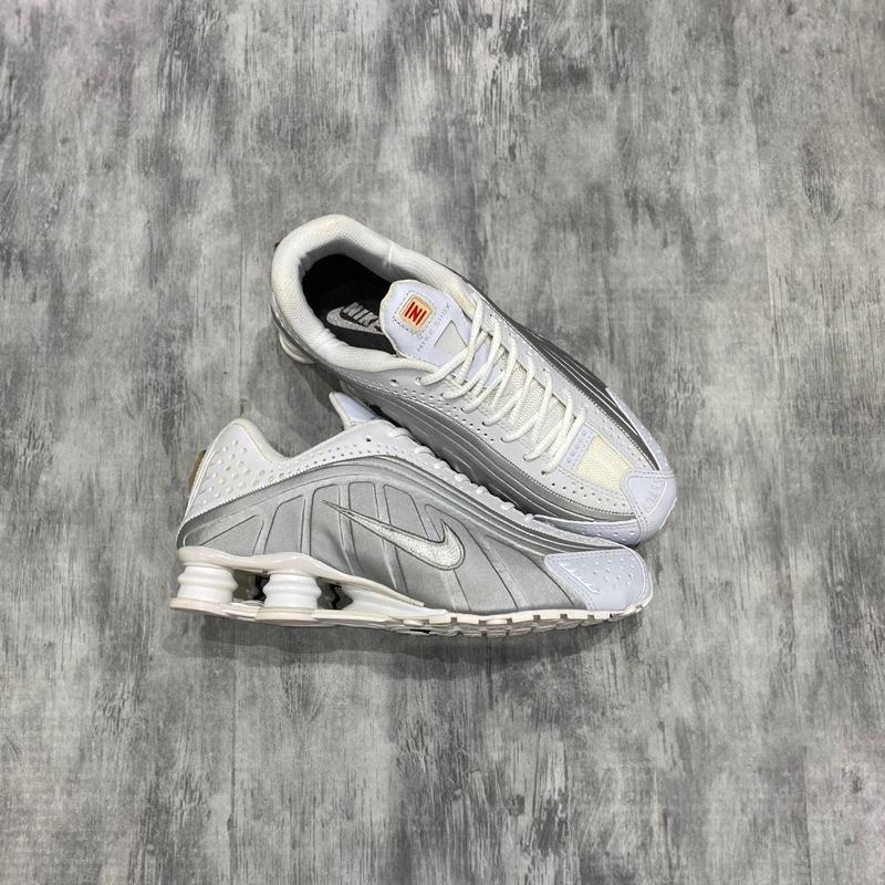 Tênis Nk Shox R4 Branco e Prata