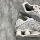 Tênis Nk Shox R4 Branco e Prata