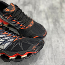 Tênis Mzuno Wave Prophecy 7 Preto e Laranja
