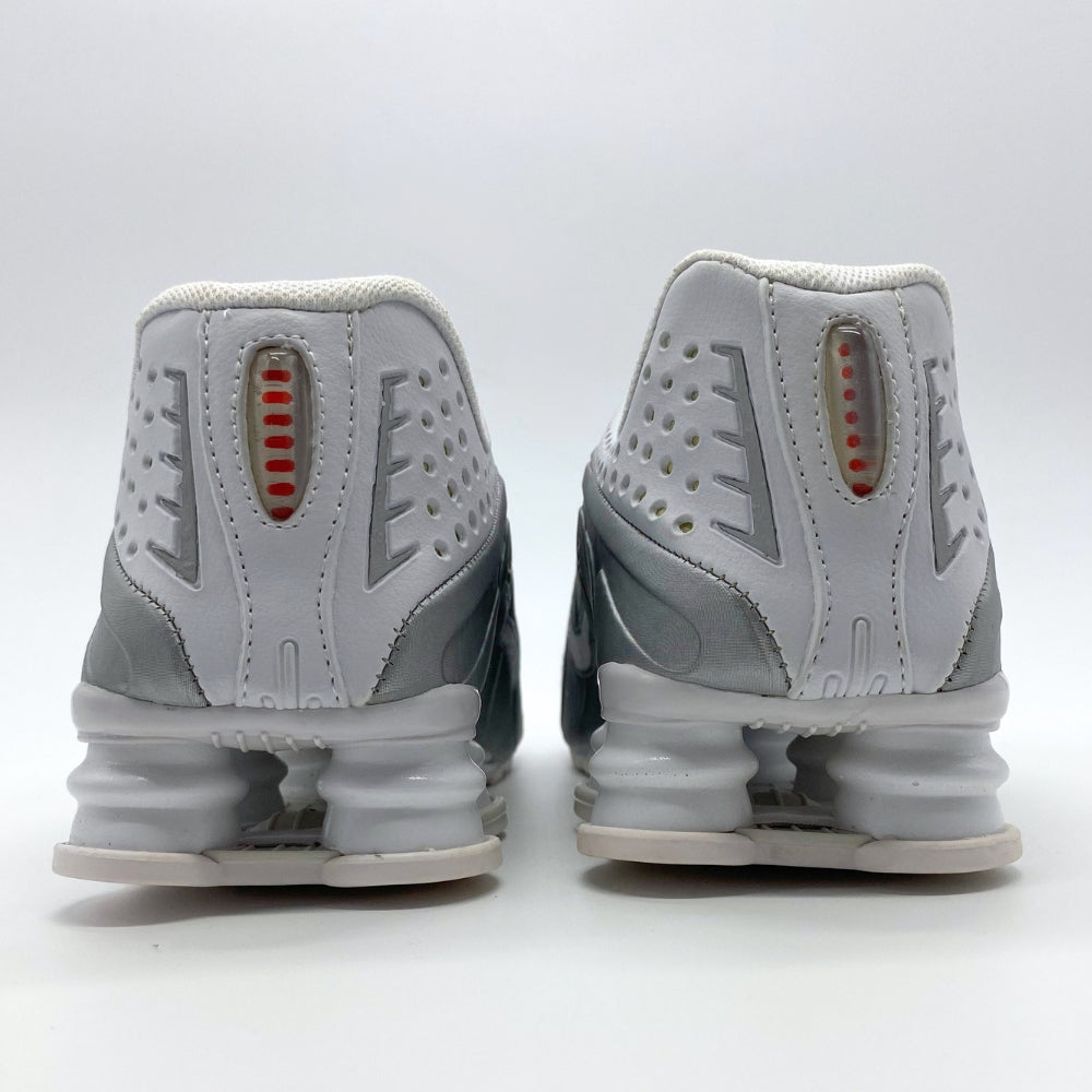 Tênis Nike Shox R4 - Branco e Prata