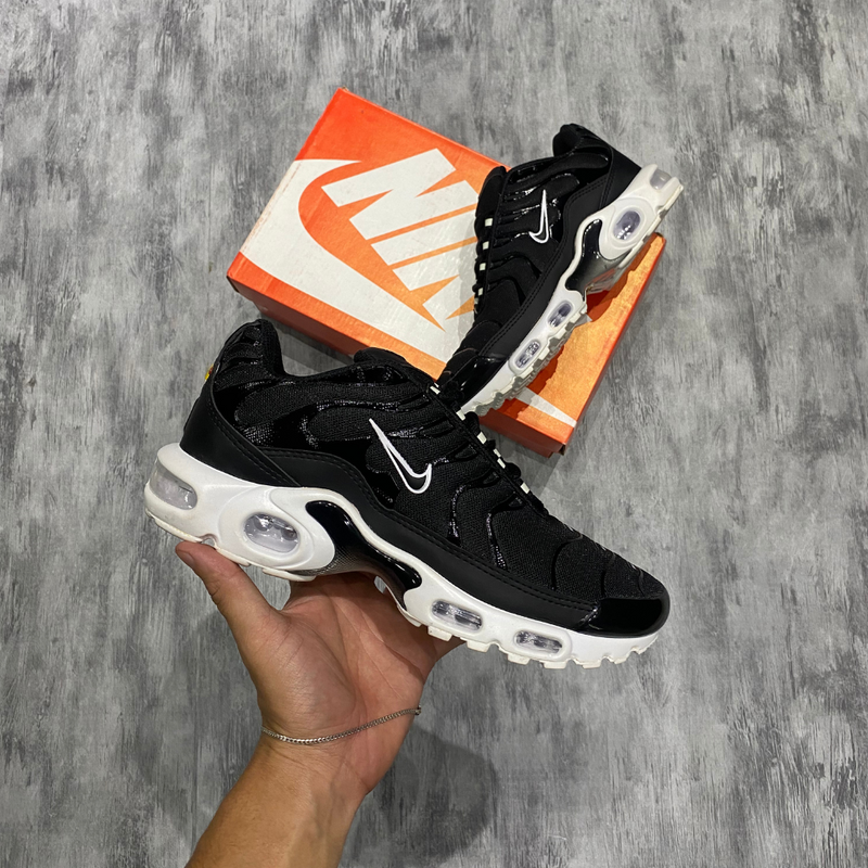 Tênis NK Air Max TN Plus PRETO E BRANCO
